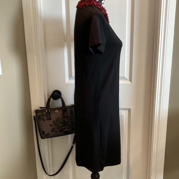 💙Beautiful quality black t-shirt dress w/back invisible zip & burgundy collar - Picture 5 of 12